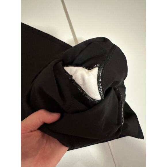 Women 2 Adidas XL Black Yoga pants and leggings, runs short & has signs of use - Picture 15 of 16